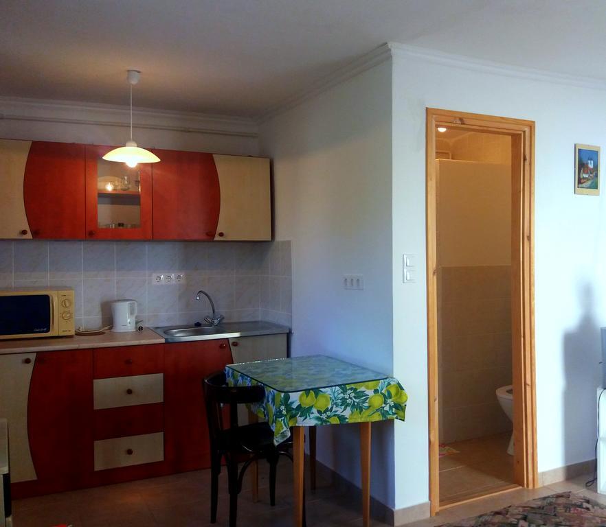 Julia Vendeghaz Sarrod Hotel Ngoại thất bức ảnh