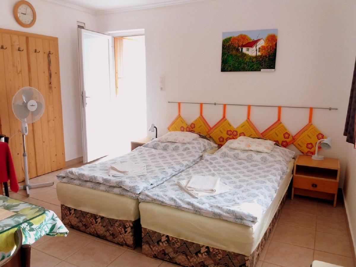 Julia Vendeghaz Sarrod Hotel Ngoại thất bức ảnh